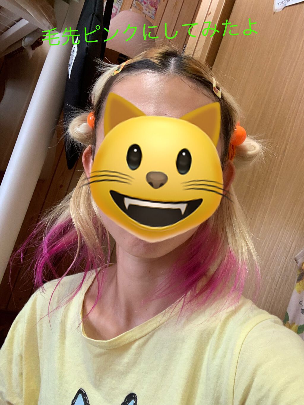 髪の毛毛先だけピンクにしてみました！
使ったのはエンジェルズのフラッシュピンクを使いました
お試しミニサイズの袋になっているものを少しずつ使ってます
ブリーチした金髪の毛先に塗り込んでおきます

昨日色をつけました
色をつけた当日はシャンプ