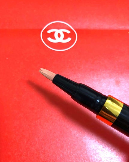CHANEL エクラ ルミエールのクチコミ「CHANEL エクラ ルミエール
30ベージュ ロゼ コンシーラー
繰り出し式の筆コンシーラー.....」(2枚目)