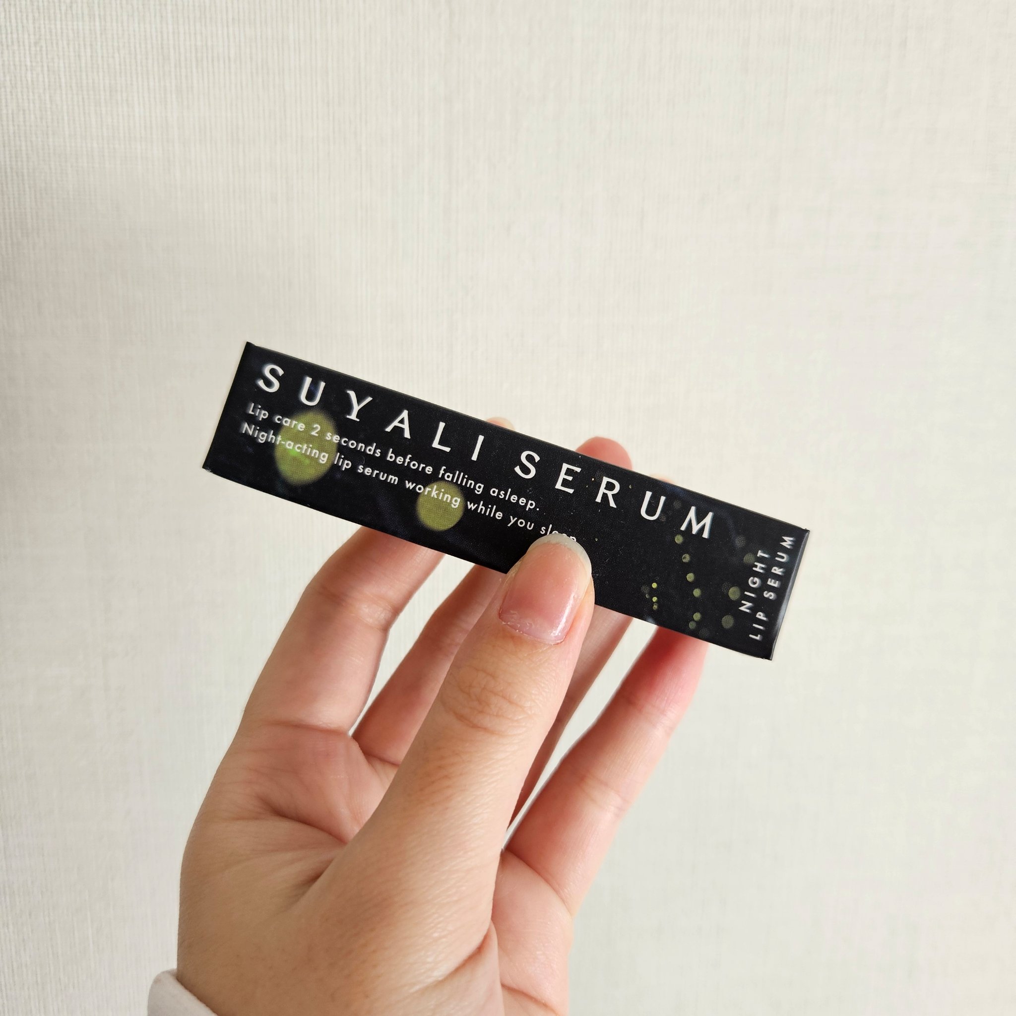 ISEHAN Lab.
イセハンラボ　スヤリセラム　リップセラムスティック

高保湿タイプのリップは
ベタつくものが多く苦手だったのですが

こちらはスティックで塗りやすく
塗るとバームが溶け出し唇に馴染むので
塗りやすいです💄


塗り