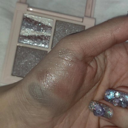 レブロン ダズル アイシャドウ クアッド/REVLON/アイシャドウパレットを使ったクチコミ(5枚目)