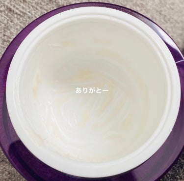 BIO HEAL BOH
プロバイオダーム リフティング クリーム
クリーム50ml

綺麗に使い切り

なかなかクリーム使い切ることないから
使い切った後の容器見ると
ほんと気持ちいい🥰

こっくりとした
重ためのクリームが
夜のお肌にフィットした

お安いからお値段相応の使い心地だけど
気に入ってます👌

#クリーム #プロバイオダーム  #Qoo10メガ割 の画像 その1