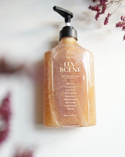 スクラブボディウォッシュ コージーファイヤー シダーウッド/LUV SCENT/ボディスクラブを使ったクチコミ(1枚目)