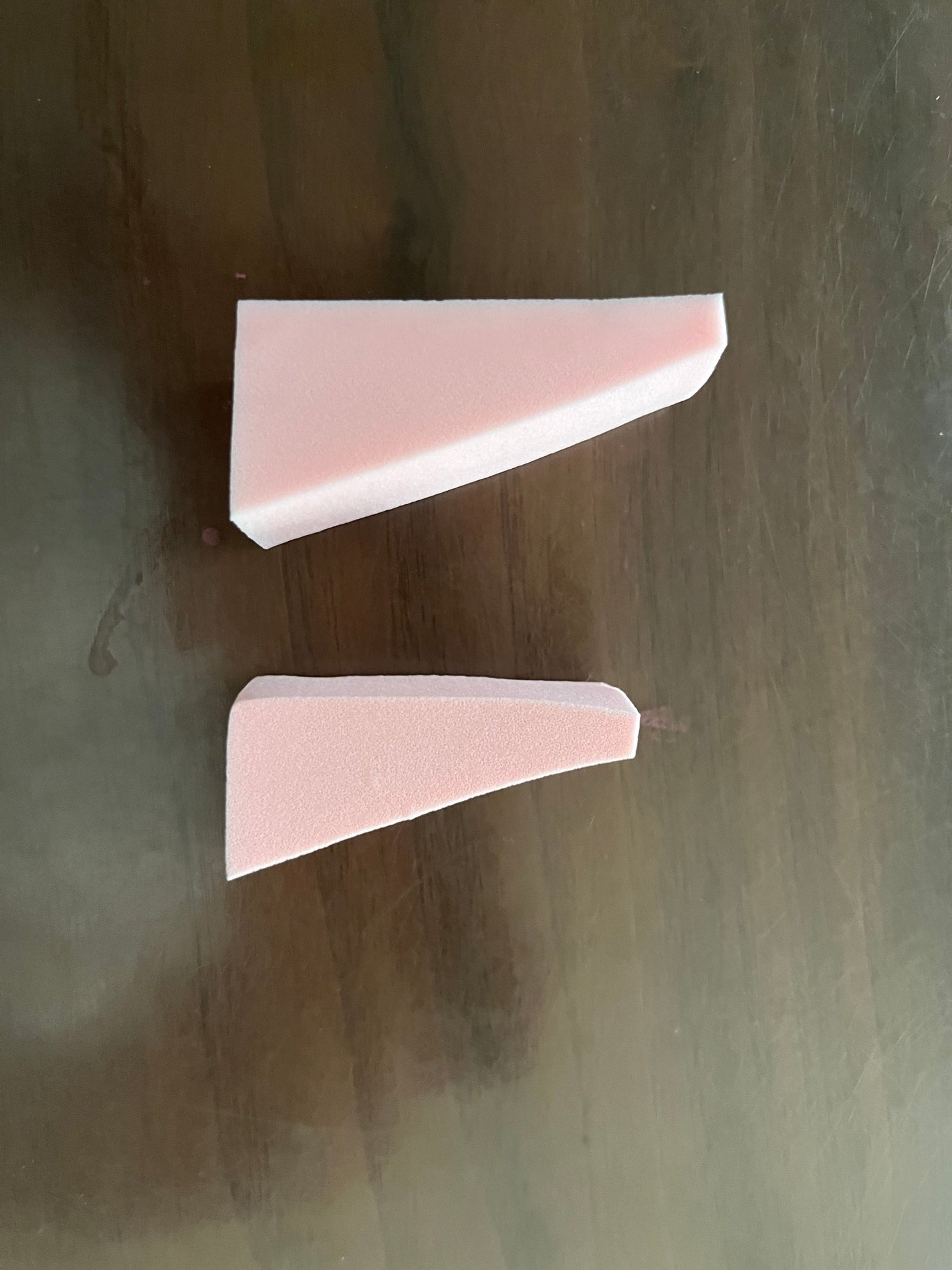 メイクアップスポンジ(バリューパック ウェッジ型 30個)/DAISO/パフ・スポンジを使ったクチコミ(2枚目)