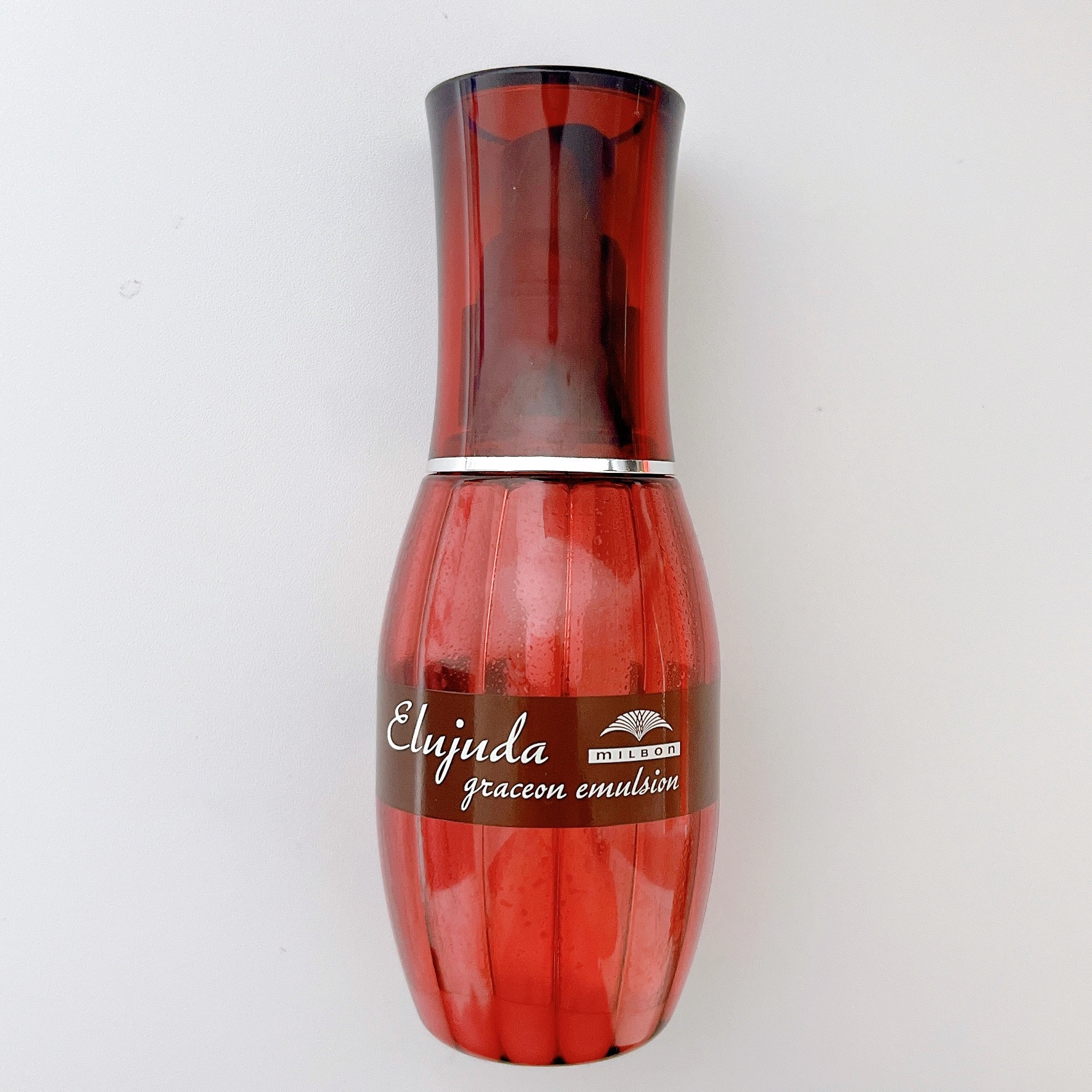 エルジューダ　グレイスオン エマルジョン

ミルボンのヘアミルクを使い切りです。いつも使っていた美容院のヘアミルクが無くなったので、購入しました。

ミルボンのヘアミルク自体は初めてではないけど、グレイスオン エマルジョンは初めて使いました