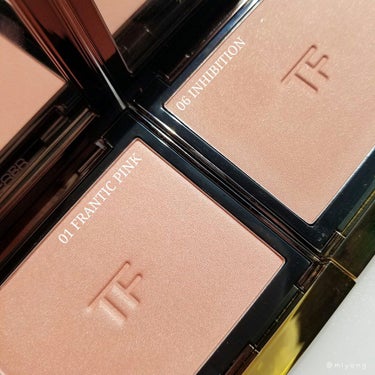 TOM FORD BEAUTY チーク カラーのクチコミ「#tomford #チークカラー
廃盤のお知らせ

今年はチークレス風がトレンドらしい

01.....」（2枚目）