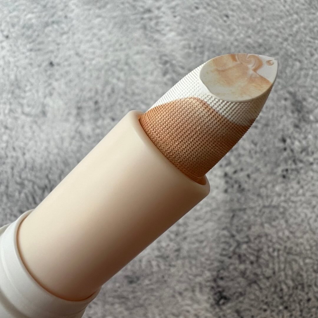 アイムマルチスティックデュアルコレクター 003 マーブルベージュ×パールラベンダー/i’m meme/スティックコンシーラーを使ったクチコミ（3枚目）