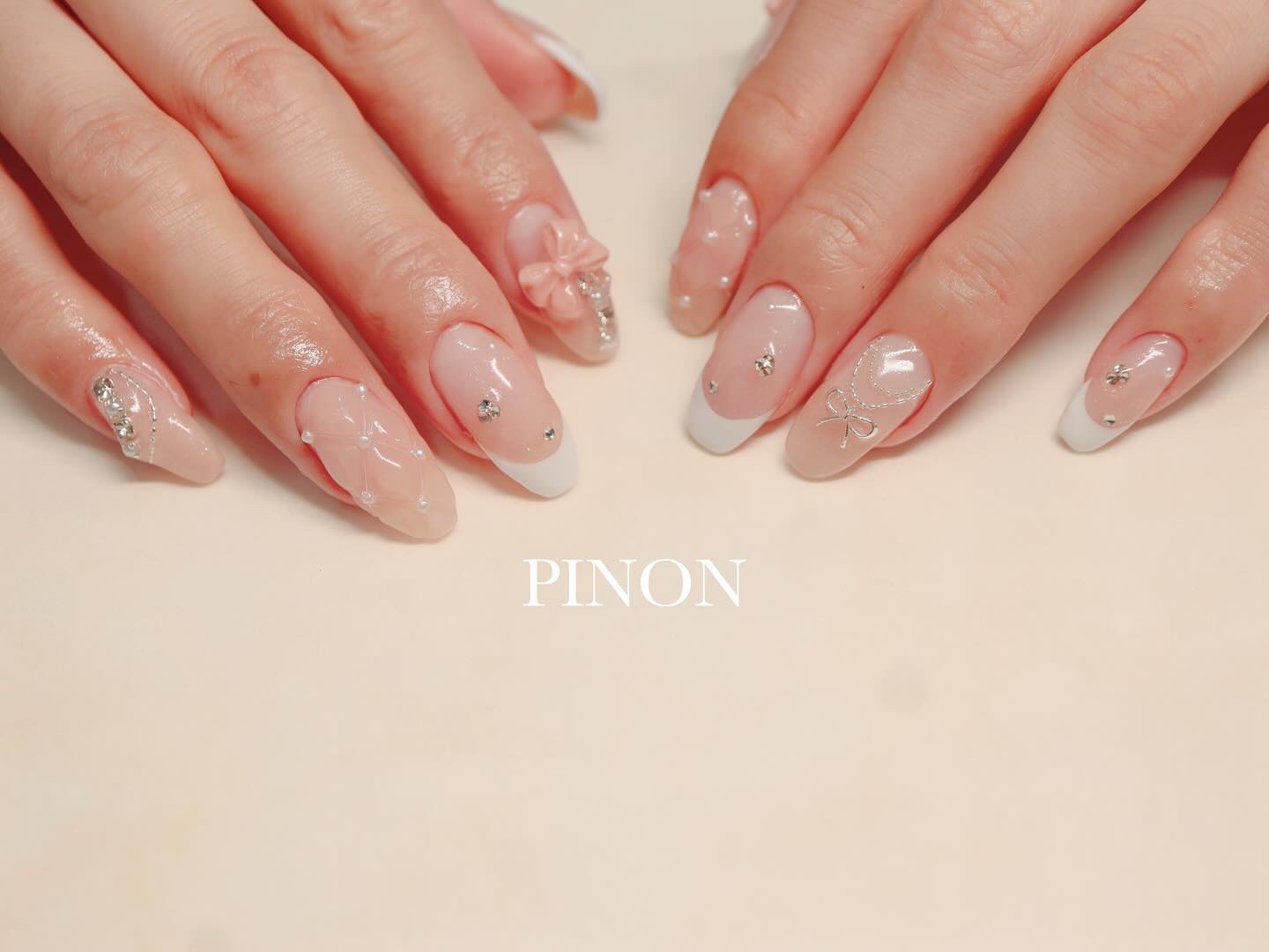 #リボンネイル,#キルティングネイル,#パールネイル,#フレンチネイル,#キラキラネイル,#ストーンネイルのネイルデザイン