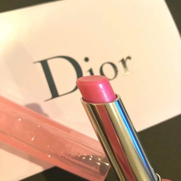 Dior アディクトリップグロウの新色
009ホロパープル
予約から引き取ってきました。
似合う似合わないは別として、ただただ上がる！キラキラ🤩
見ているだけで幸せ🌹

アディクトぷっくりシール、
もら