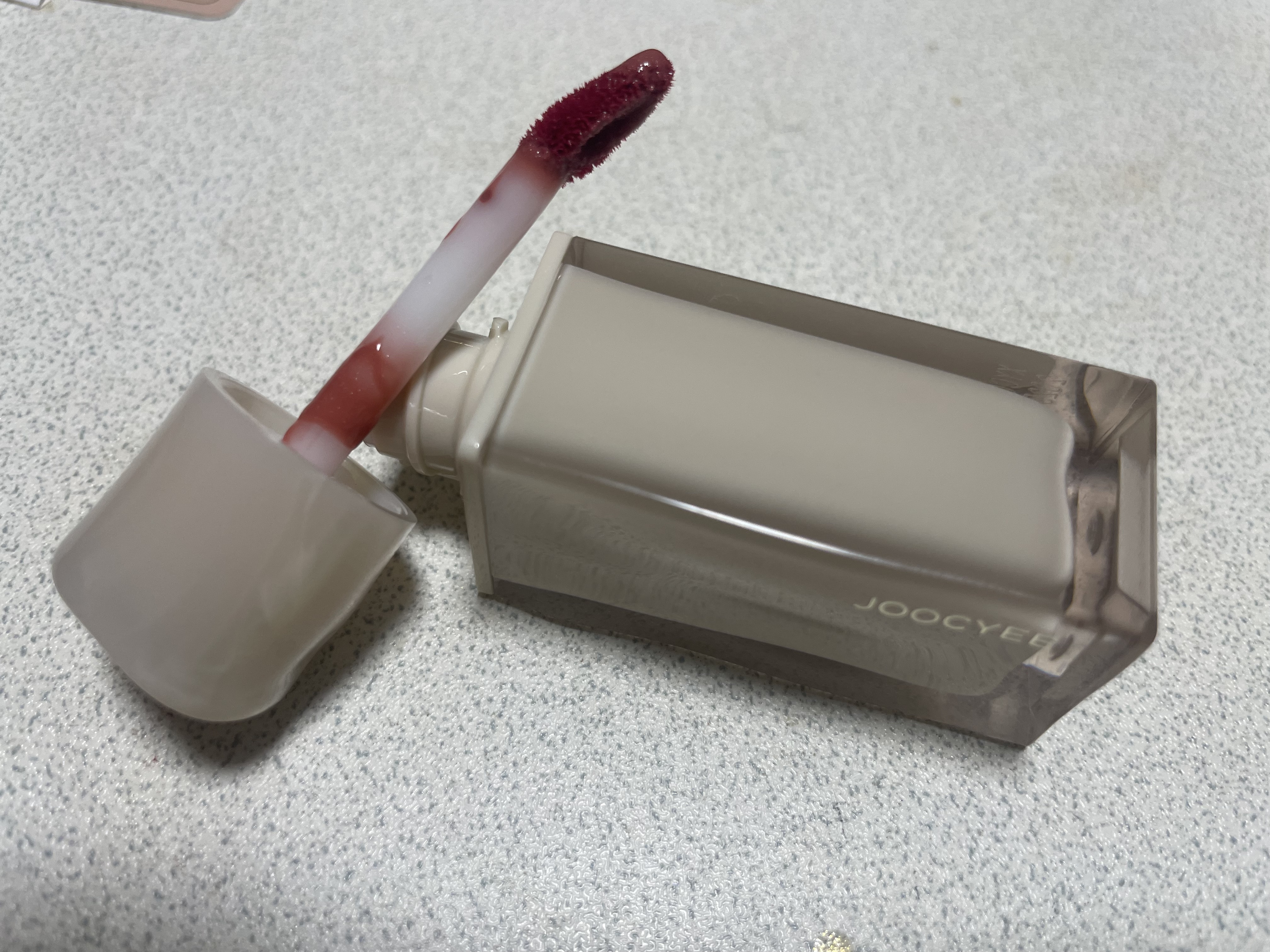 ウォータリーフィルムティント 726L 冷浸桃花/Joocyee/リップグロスを使ったクチコミ（2枚目）