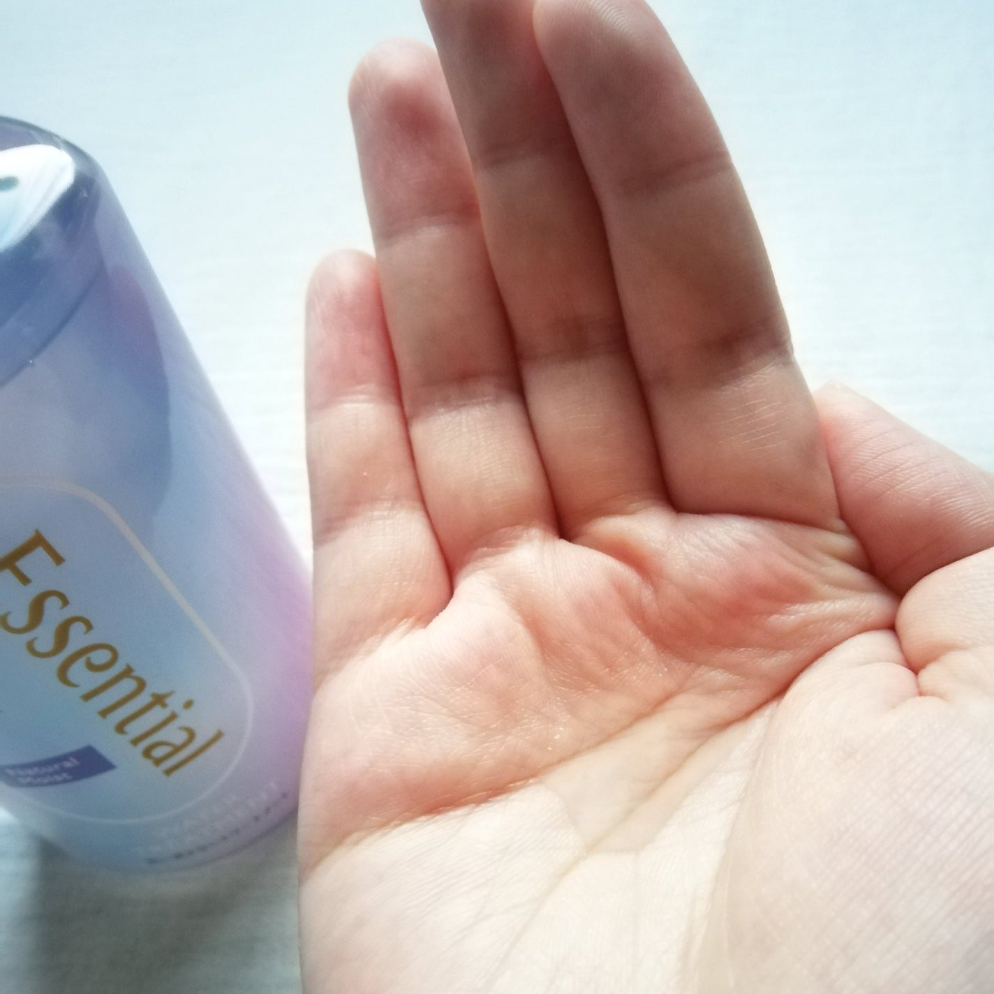 エッセンシャル プレミアム ウォータートリートメント ナチュラルモイスト/エッセンシャル/アウトバストリートメントを使ったクチコミ(3枚目)