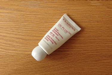 ■UVプラス 5P モイスチャライジングマルチデイスクリーン/CLARINS SPF50 PA+++ 30ml ￥6,050(税込)

今季春夏に使っていた日焼け止めです。好きな美容家さんがインスタライ