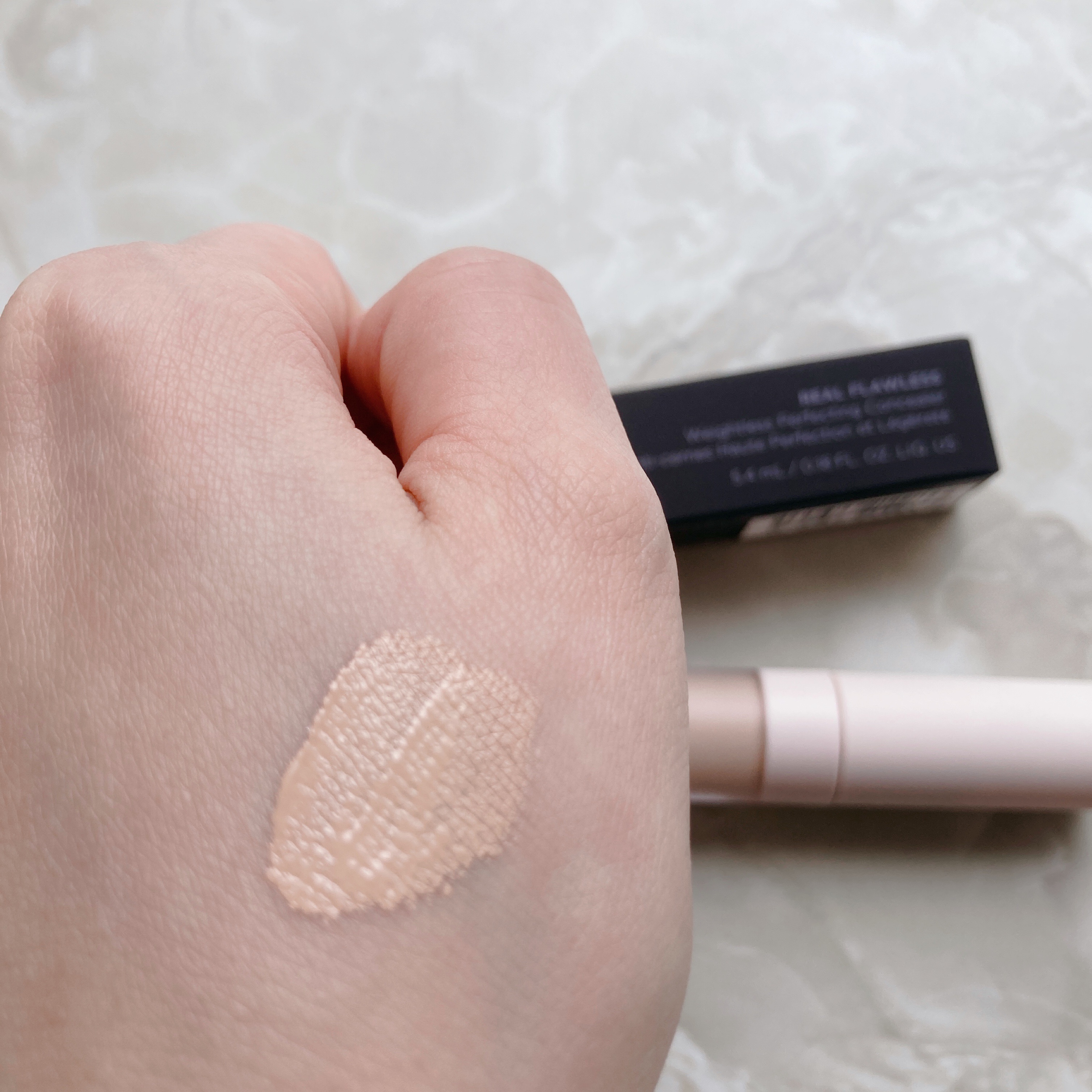 リアル フローレス ウェイトレス パーフェクティング コンシーラー/ローラ メルシエ/リキッドコンシーラーを使ったクチコミ（3枚目）