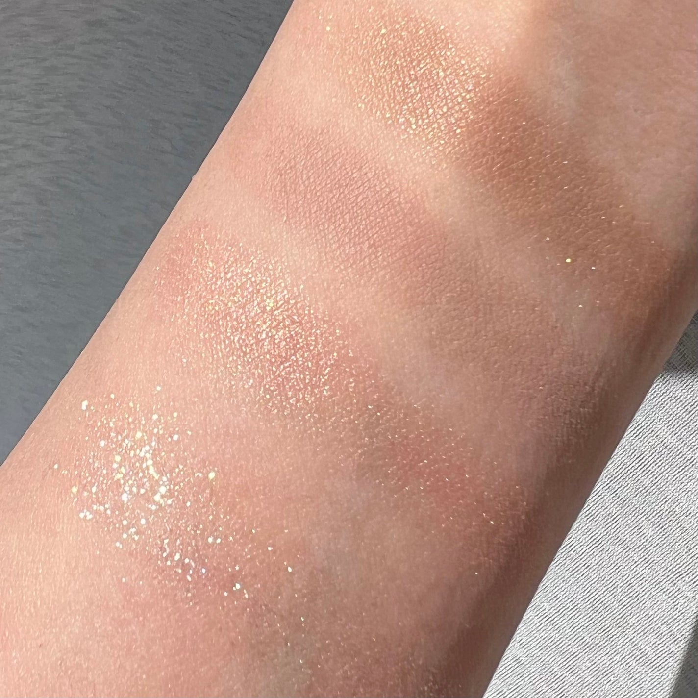 レブロン ダズル アイシャドウ クアッド/REVLON/アイシャドウパレットを使ったクチコミ(3枚目)