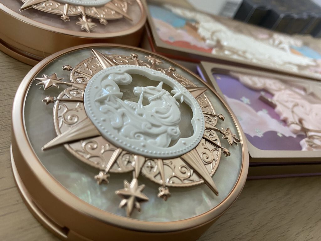 ユニコーンシリーズ チークブラッシュ #カフェラテ/FlowerKnows/パウダーチークを使ったクチコミ（1枚目）