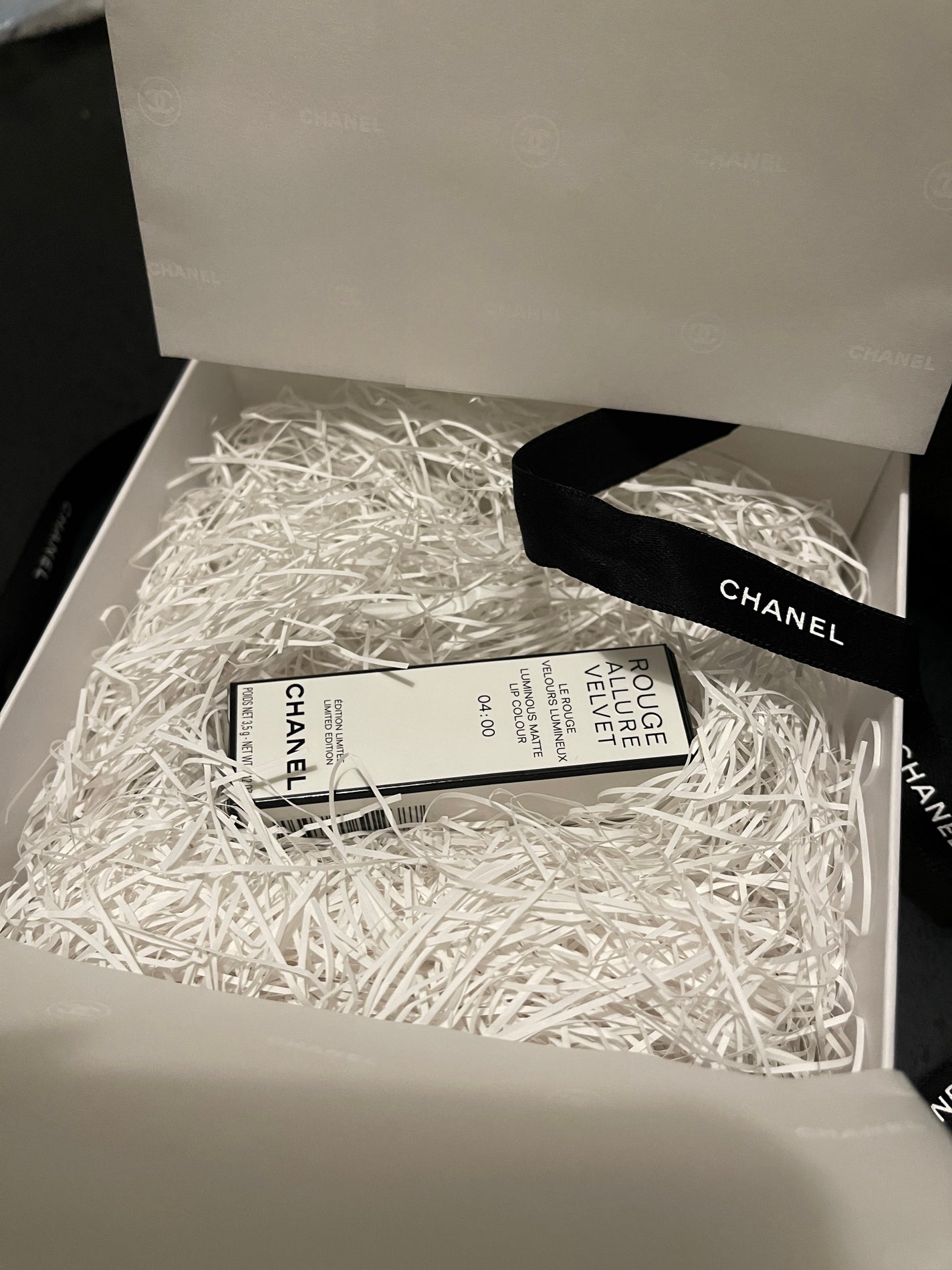 38 on LIPS 「CHANELルージュ アリュールヴェルヴェット ニュイ ブラン..」(2枚目)