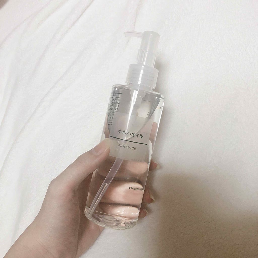 無印 ホホバオイル

これは高評価が多くて買わずにはいられなかった商品🥺

肌に合わなくても身体とか髪の毛に使えば良いかなとそこまで深く考えずに購入しました✌🏽️笑

サラッサラなオイルで香りは無臭？って感じで全然ベタつきません！肌に浸