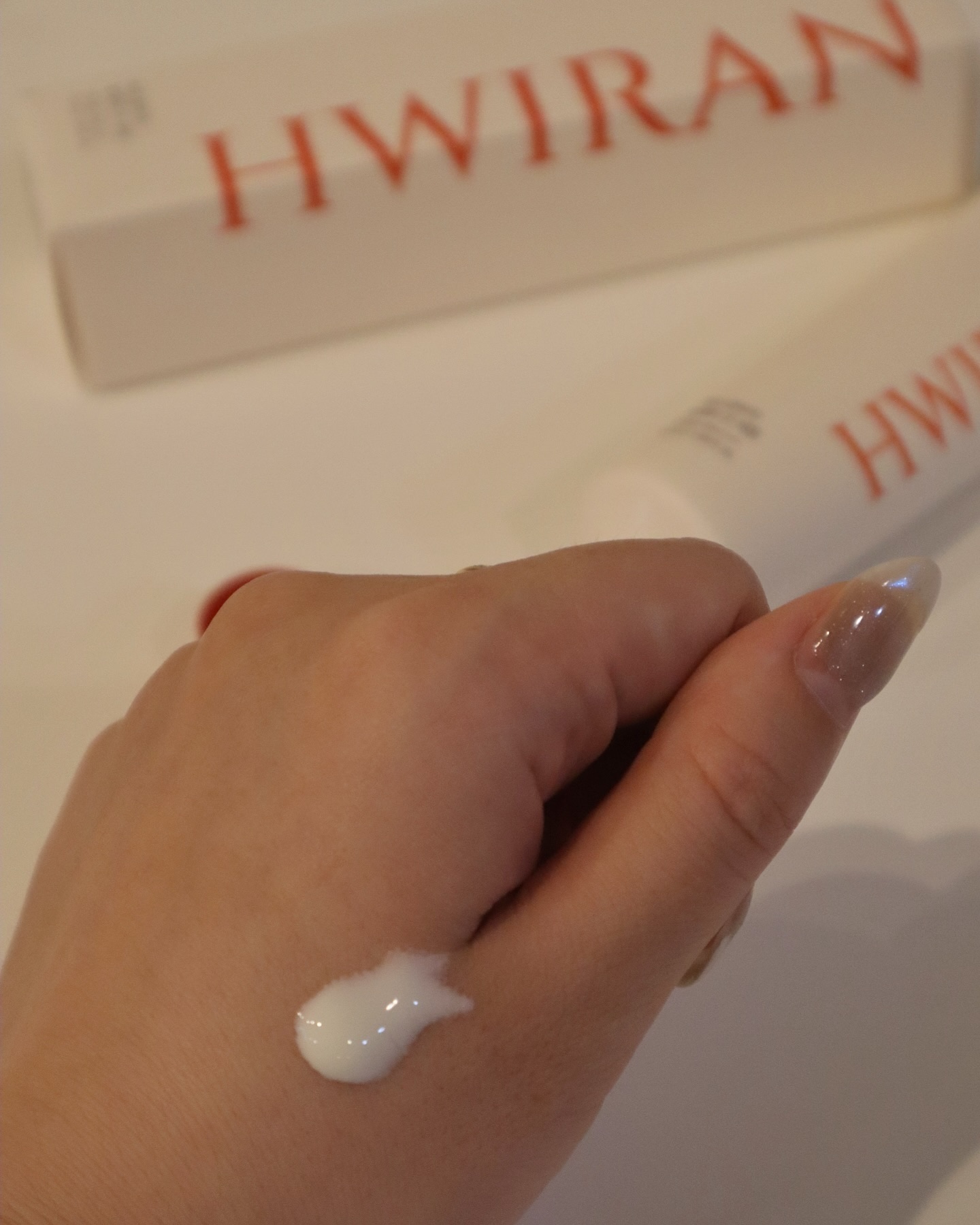 コンブチャブラックティーサンセラム/HWIRAN/日焼け止めクリームを使ったクチコミ（3枚目）