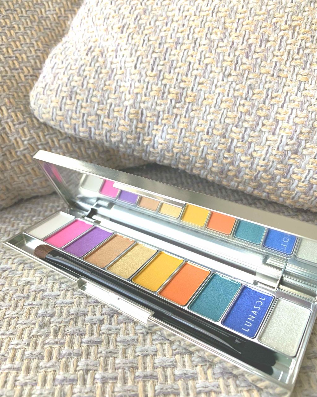 coral_make_eis on LIPS 「2週間前に買ってやっと封を開けたルナソルのアイシャドウ。ちょう..」(1枚目)