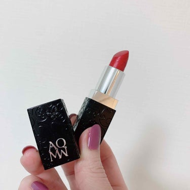 【コスメデコルテ　AQMWリップスティック RD471】

廃盤品ですがお気に入りのリップ💄

青味が買ったレッドなので使いやすい🙆‍♂️
濃いめのカラーなので私は直塗りせず
リップブラシで調節しながら