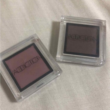 
 ADDICTION
 THE EYESHADOW
 右  61 Chocolate Factory (M)
 左  81 Londolozi (M)



言わずと知れた、アディクションのアイシャド