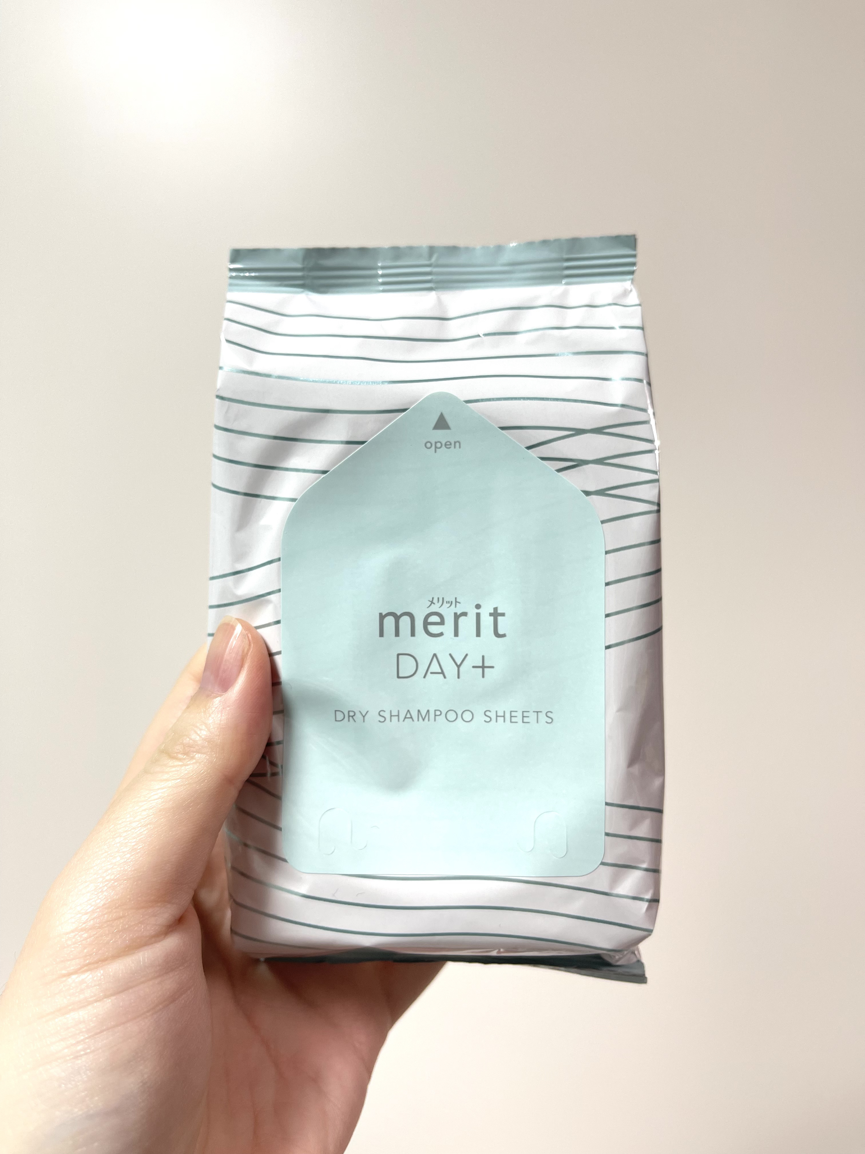 メリット ドライシャンプーシート すっきり爽快タイプ 12枚入り(メリットDAY+ ドライシャンプーシート)/メリット/ドライシャンプーを使ったクチコミ（2枚目）