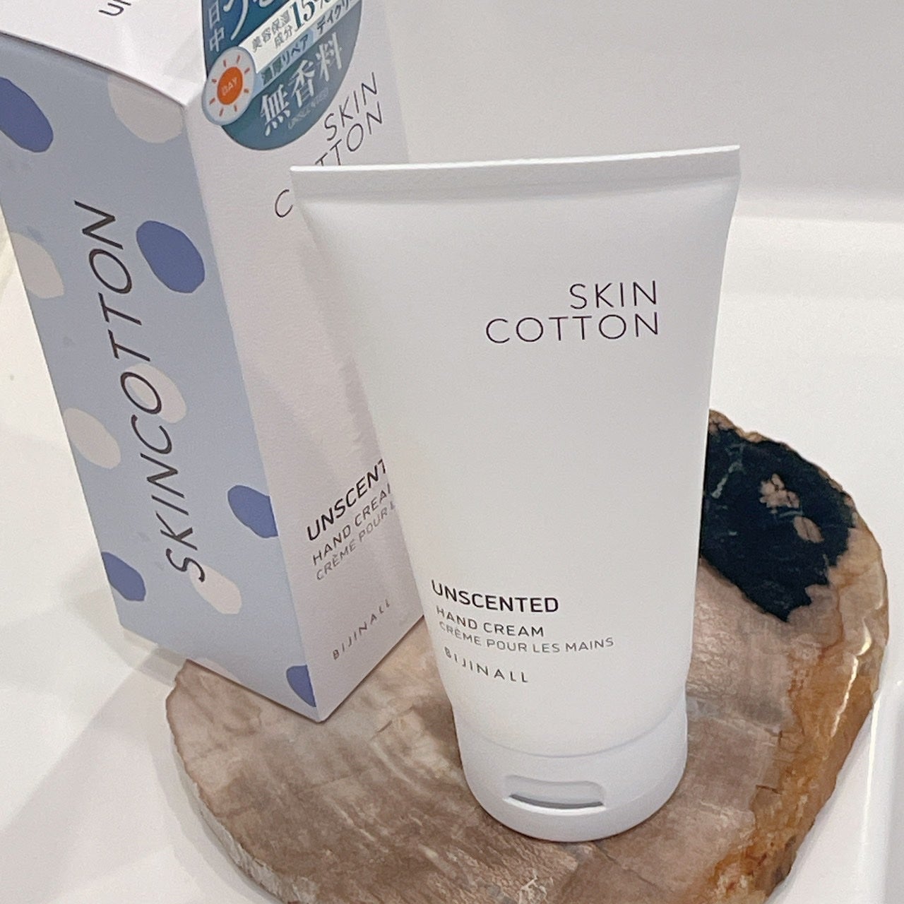 R Dresser on LIPS 「【スタッフ國吉佑衣奈のオススメ】今回の私のオススメはサラサラ系..」(1枚目)