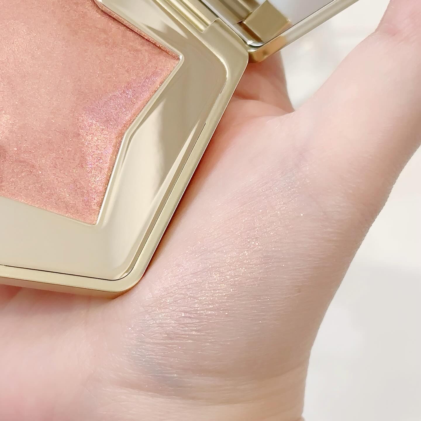 スターダストダイヤモンドハイライトパウダー 05 シャンパンピンク/PERFECT DIARY/パウダーハイライトを使ったクチコミ（3枚目）