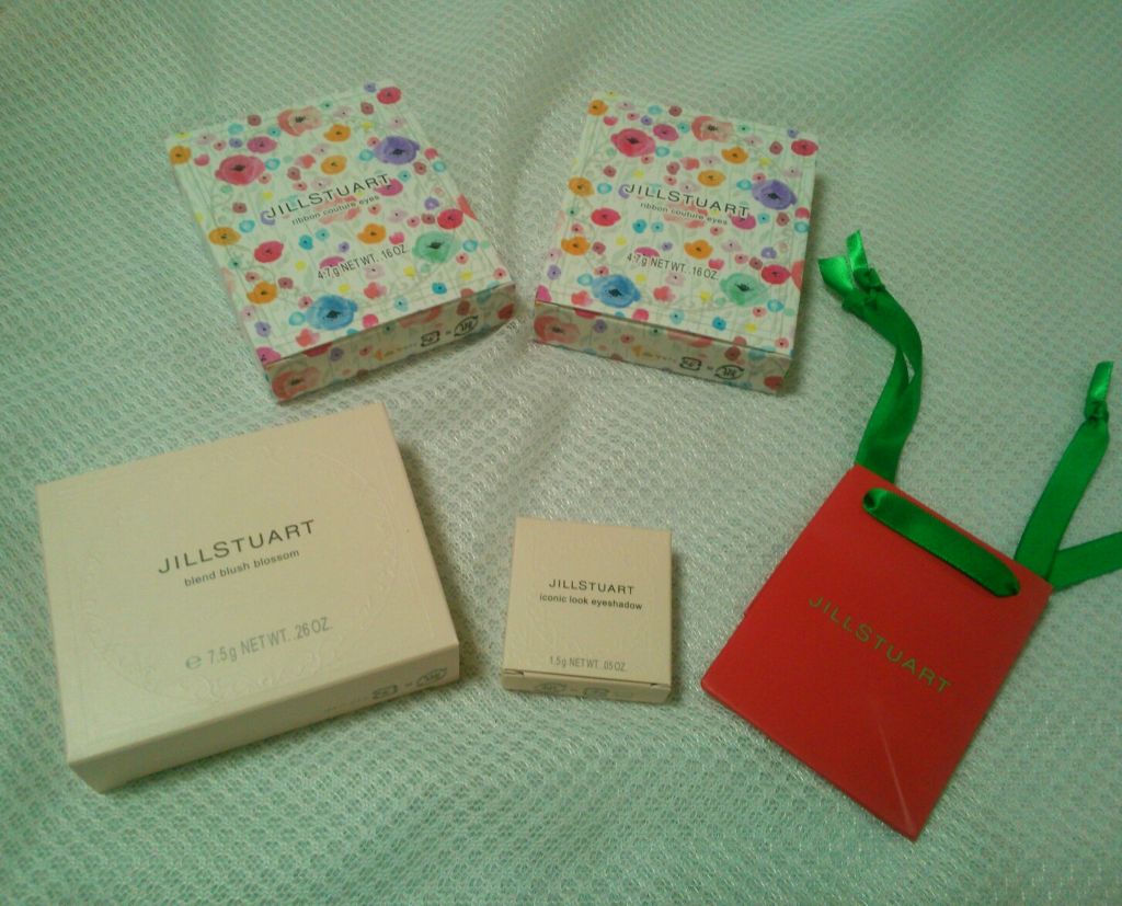 アイコニックルック アイシャドウ S106 enjoy a romance/JILL STUART/単色アイシャドウを使ったクチコミ（1枚目）