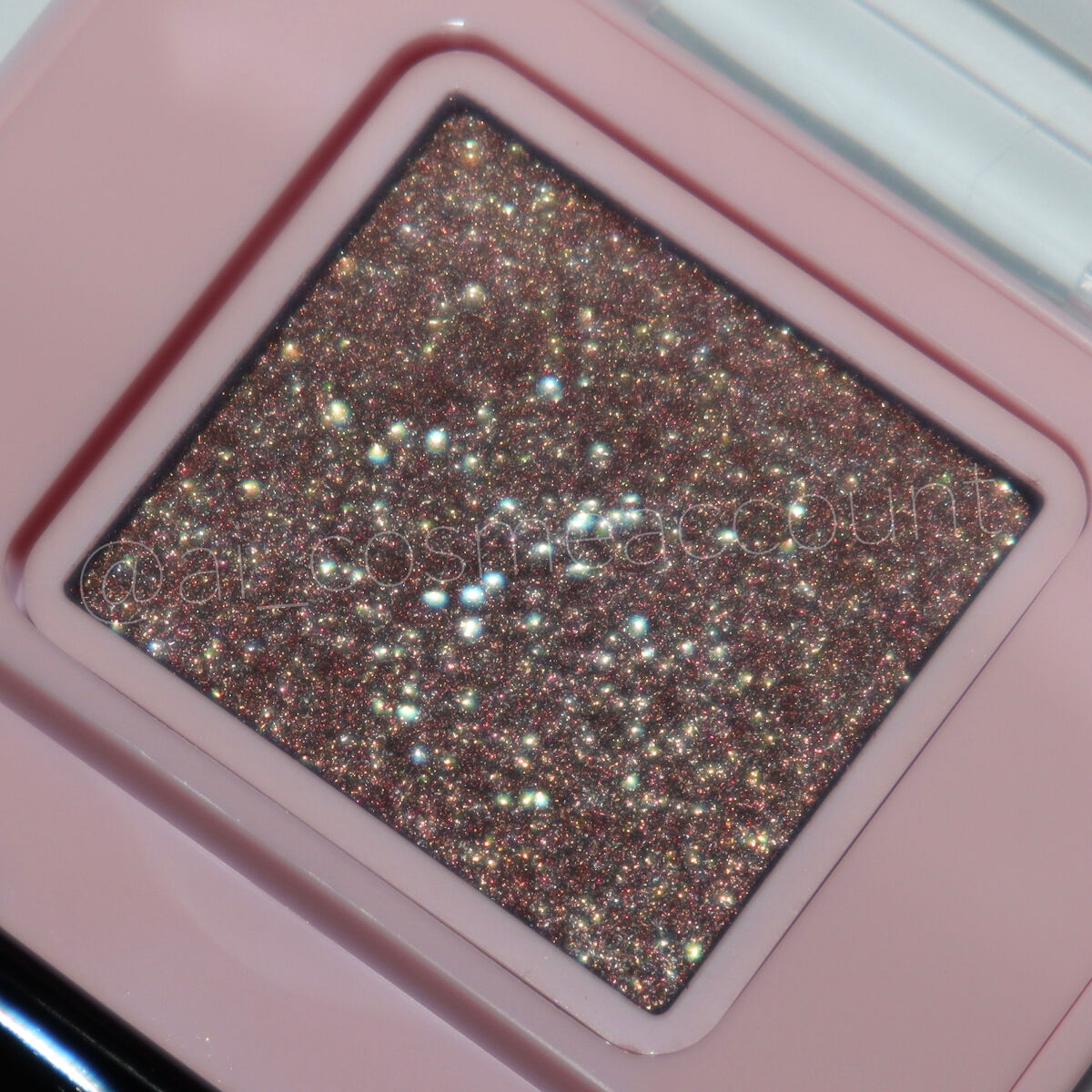 フーミー シングルラメシャドウ/WHOMEE/単色アイシャドウを使ったクチコミ（2枚目）