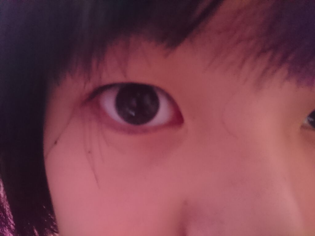 mana on LIPS 「2つとも同じアイプチをしましたが、こんな結果に…右目は何がダメ..」(2枚目)