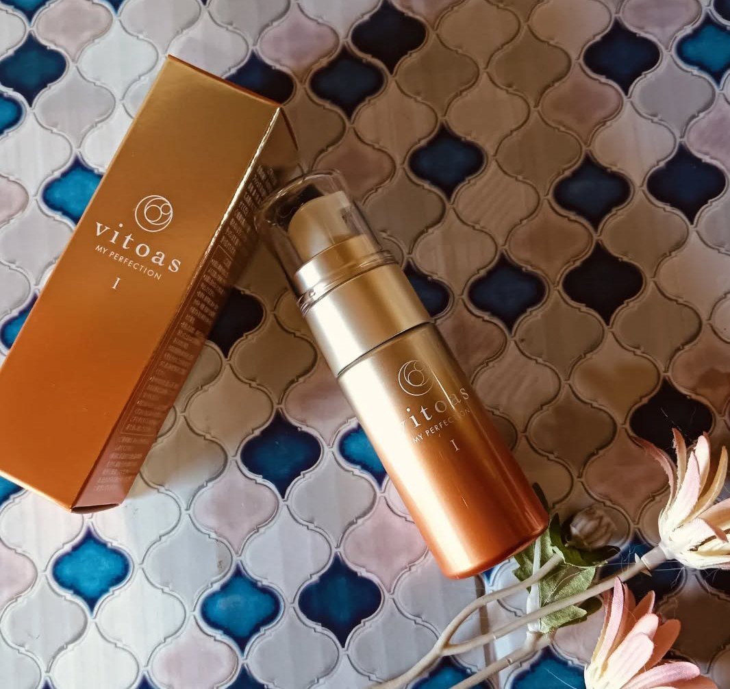 ビトアスのプロモーションに参加しています。

【1本で満足肌に】
驚きのオールインワンスキンケア、サントリーさんの、
ビトアス マイパーフェクションⅠ（しっとり）を試してみました。
お顔に5点置きし、肌になじませるだけ。


#スキンケア用