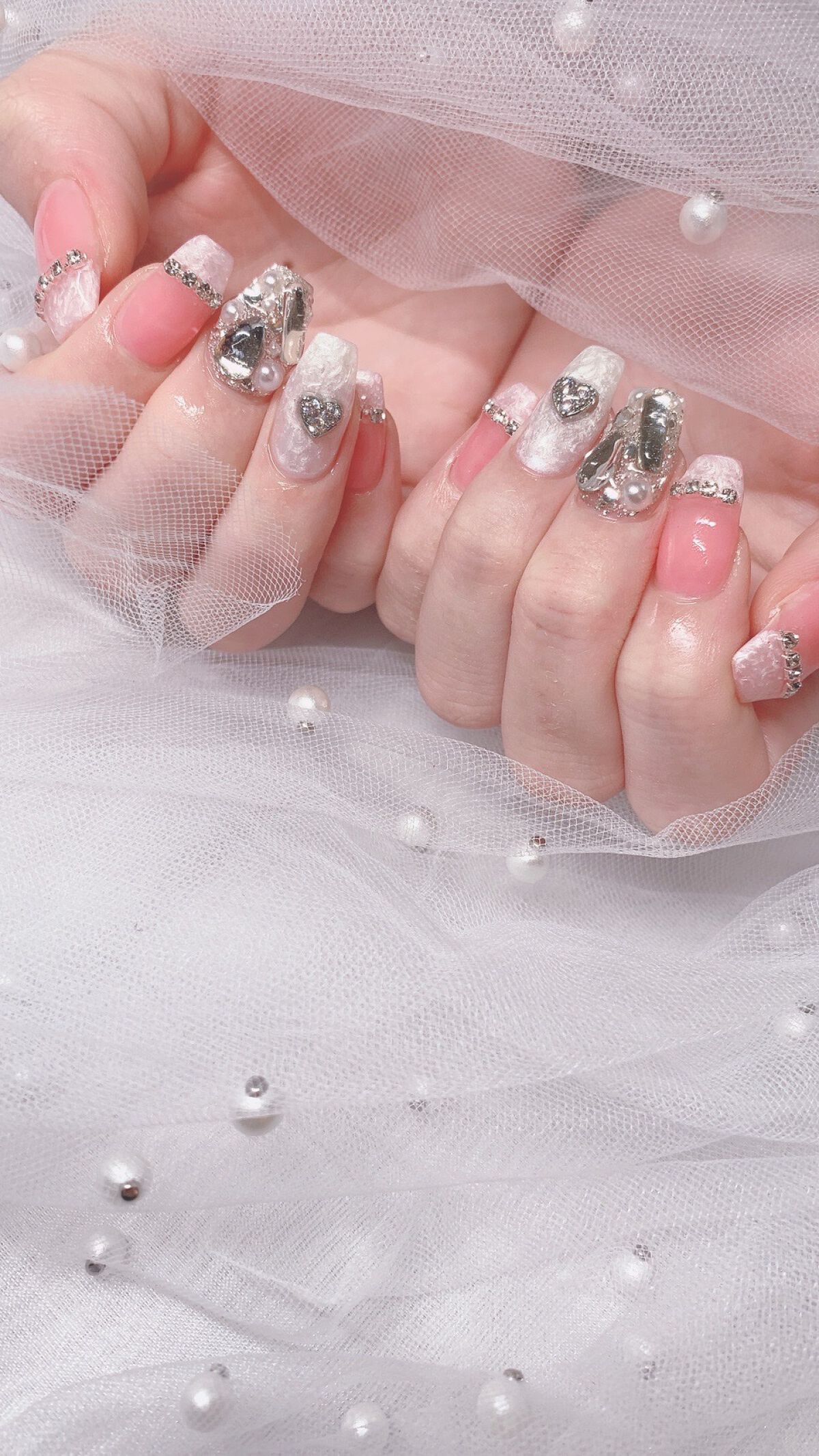 m. on LIPS 「明日変えてしまうけど、2月のネイル💅💎✨ギラギラピンクがテーマ..」(1枚目)