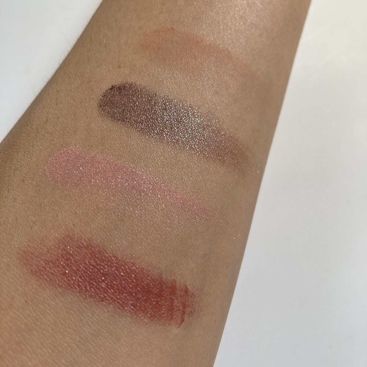 スモール アイシャドウ サン、タン アンド リピート/M・A・C/単色アイシャドウを使ったクチコミ（3枚目）