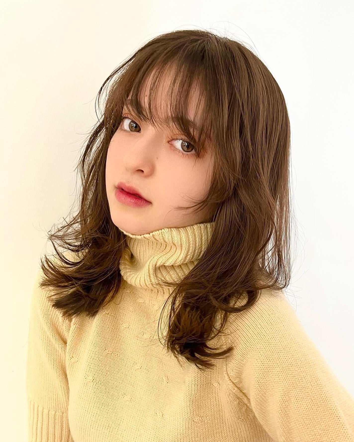 HARUNA on LIPS 「.顔周りのカット✂️次第でふわっと雰囲気が出ます✨.レイヤーた..」(2枚目)