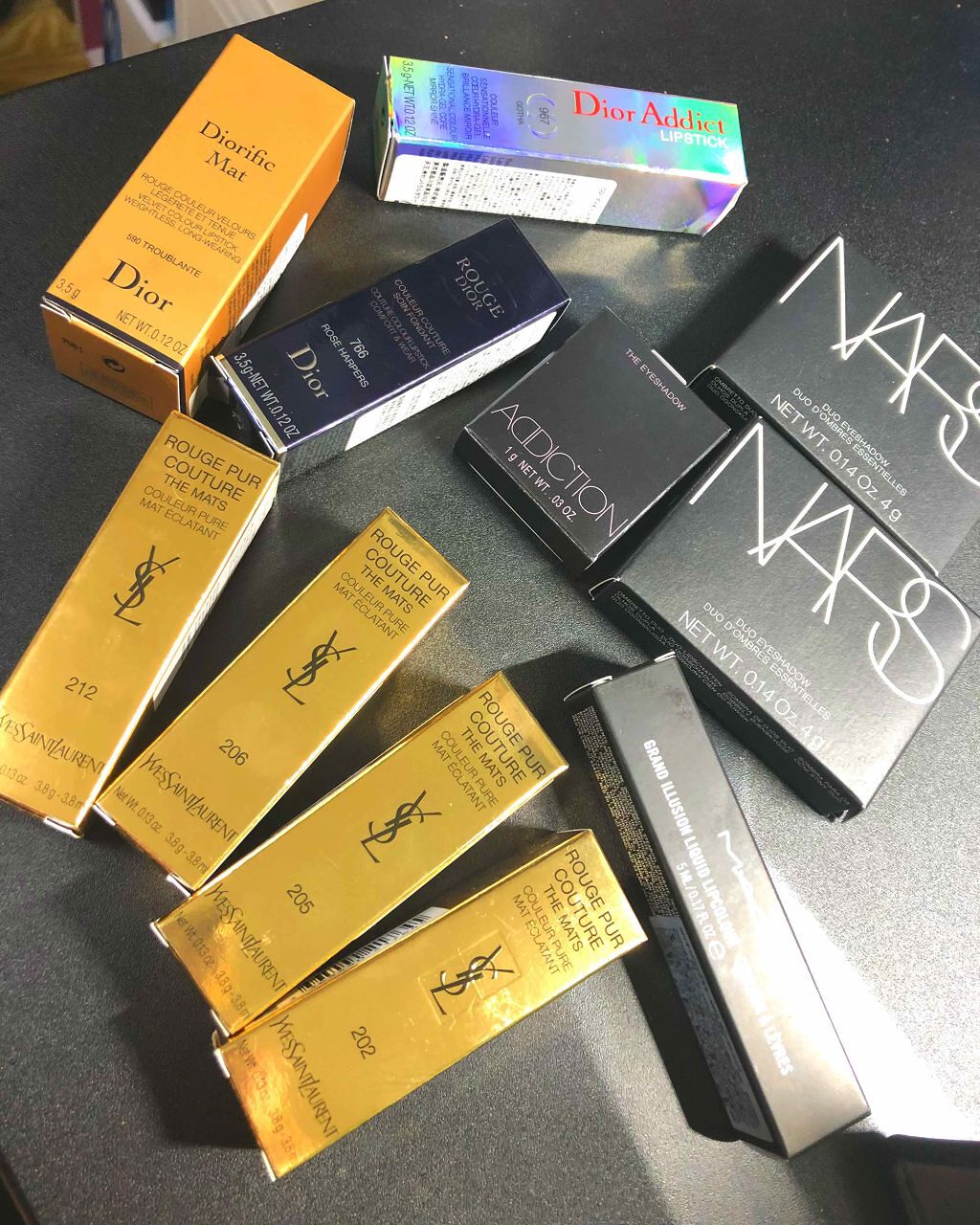 楽天さんで購入した
コスメたちが届きました💕

少しずつレビューしていきます！
(最近レビューしたいものが溜まりすぎて
サボり気味です😞)

写真にありませんがナーズのアイシャドウを
もう１つ買いました！

私が出かけてたので
母が受け