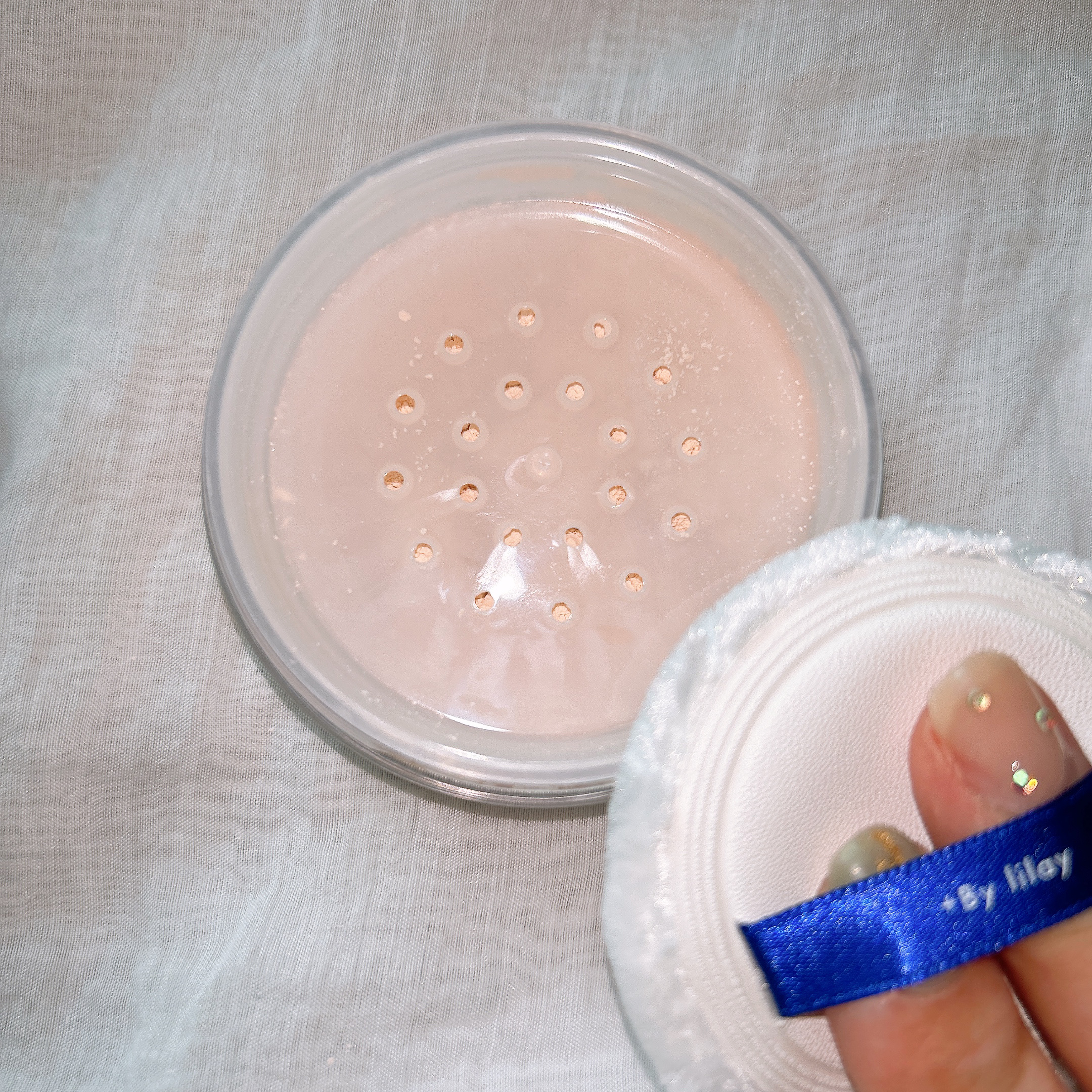 ＋By lilay サファイアシールドパウダー/LILAY/ルースパウダーを使ったクチコミ（3枚目）