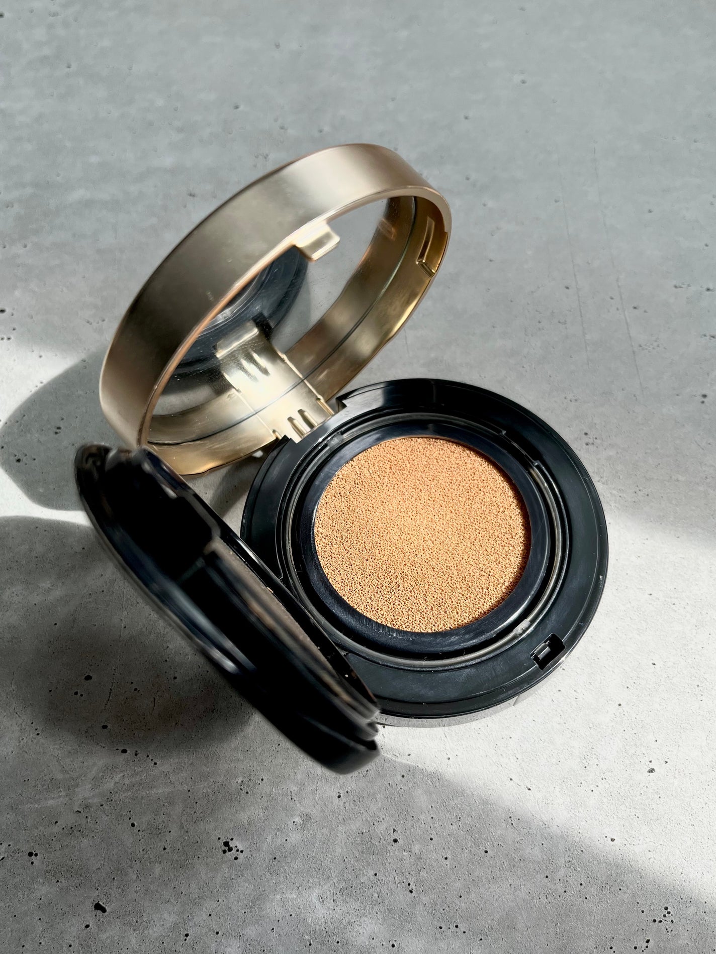 フローレス ルミエール ラディアンス パーフェクティング クッション/ローラ メルシエ/クッションファンデーションを使ったクチコミ(2枚目)