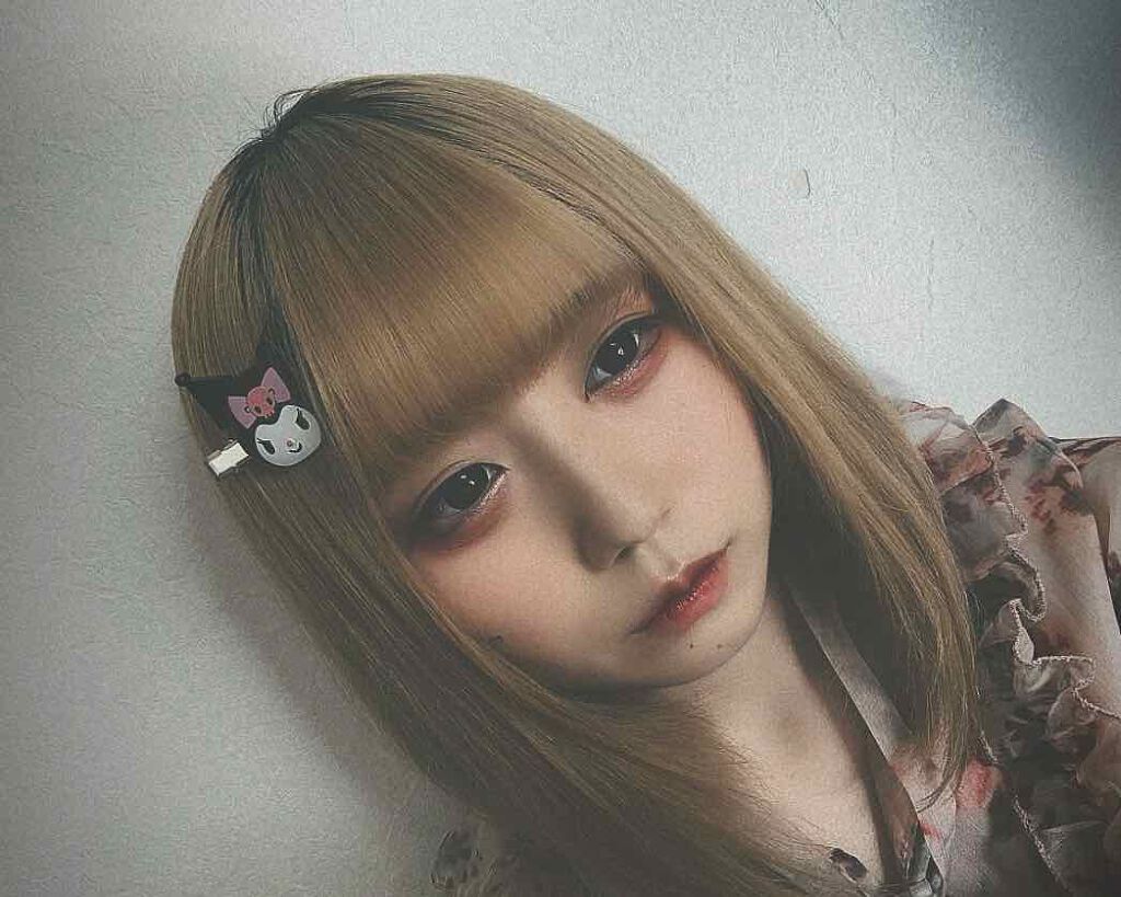 あちゃまる on LIPS 「🔪メンヘラメイク💄私が思うメンヘラメイク❤︎涙袋に赤❤︎目の下..」(2枚目)