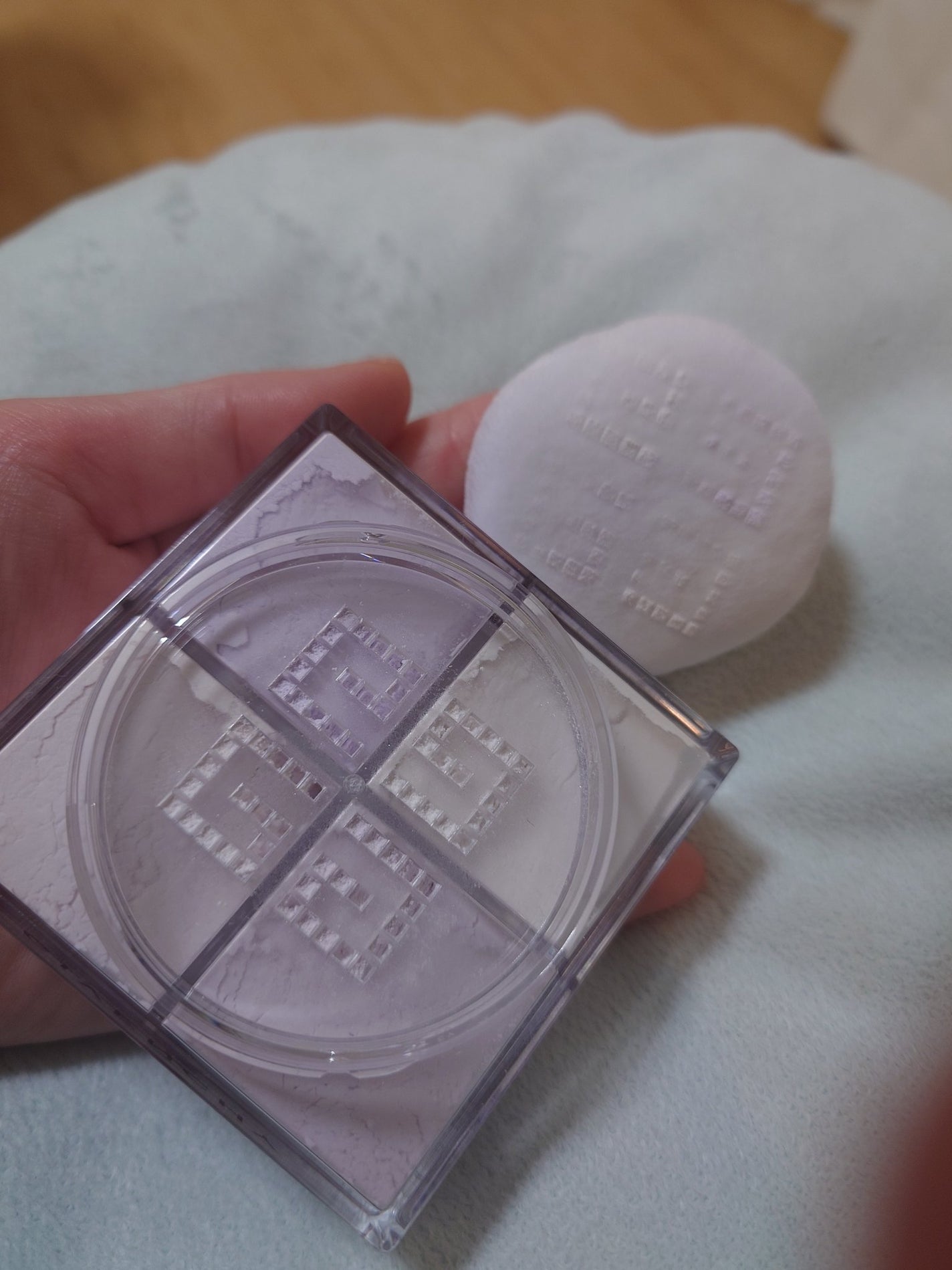 プリズム・リーブル/GIVENCHY/ルースパウダーを使ったクチコミ(2枚目)