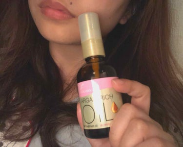 💄オイルトリートメント アルガンオイル💄

髪の毛が痛みがちなのでこちらをお風呂あがりに毎回3プッシュくらい使用してます(使いすぎ？)

一度モロッカンオイルに浮気しましたが、コストパフォーマンス的にこ