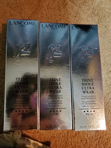 LANCOMEのファンデーション
LANCOMEタンイドル ウルトラ ウェア リキッド
買いました。
カバー力が凄いと言う事で私のシミを隠したく薄ずきでも隠れるLANCOMEを3色明るめの色とノーマルタ