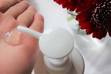 kuriko on LIPS 「保水有効成分「ヘパリン類似物質」配合!こちら1本で、化粧水、乳..」(4枚目)