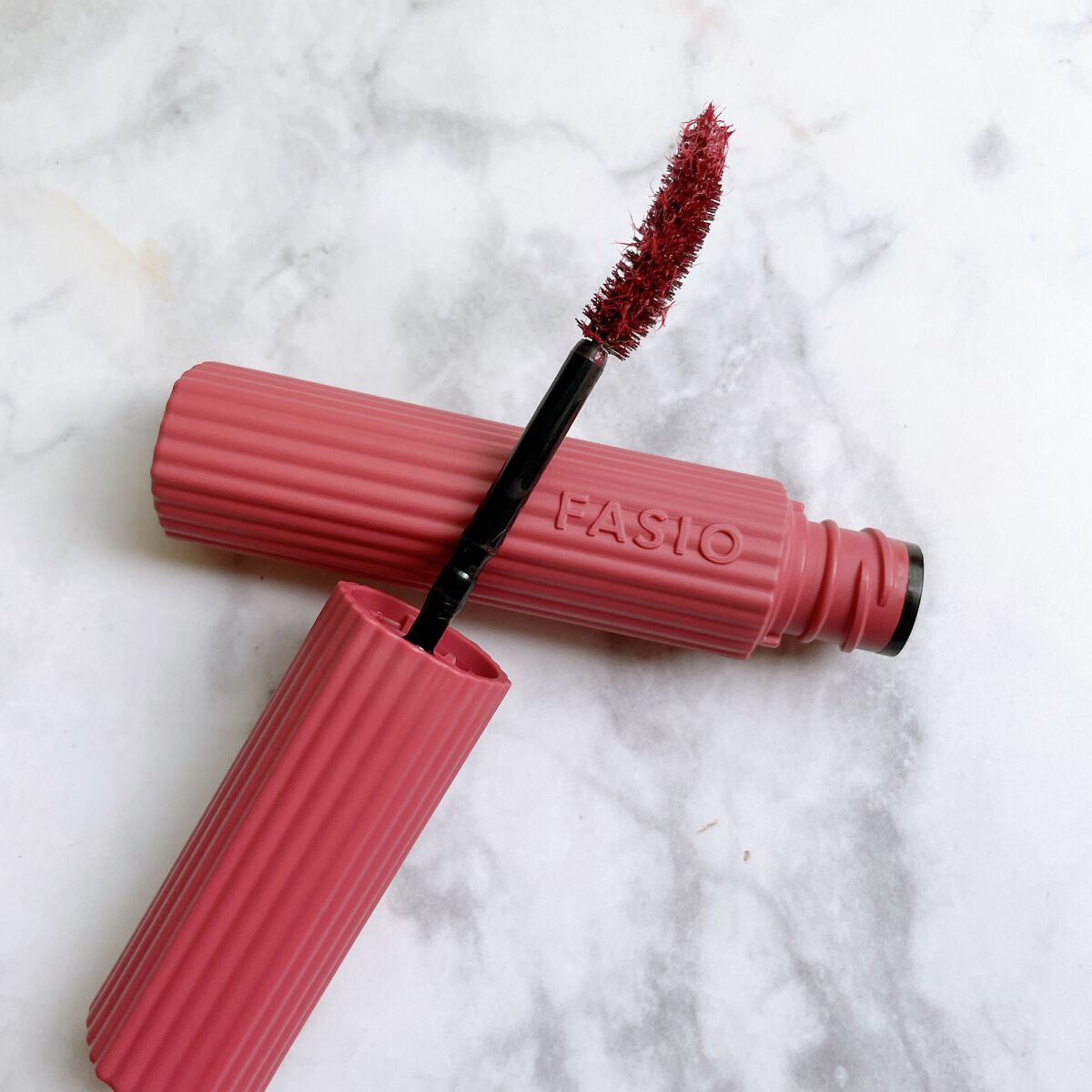 パーマネントカール マスカラ ハイブリッド（ロング） 104 恋の思い出〈チョコレートコスモスの花言葉〉愛らしい目もとを演出するボルドー(限定)/FASIO/マスカラを使ったクチコミ（1枚目）
