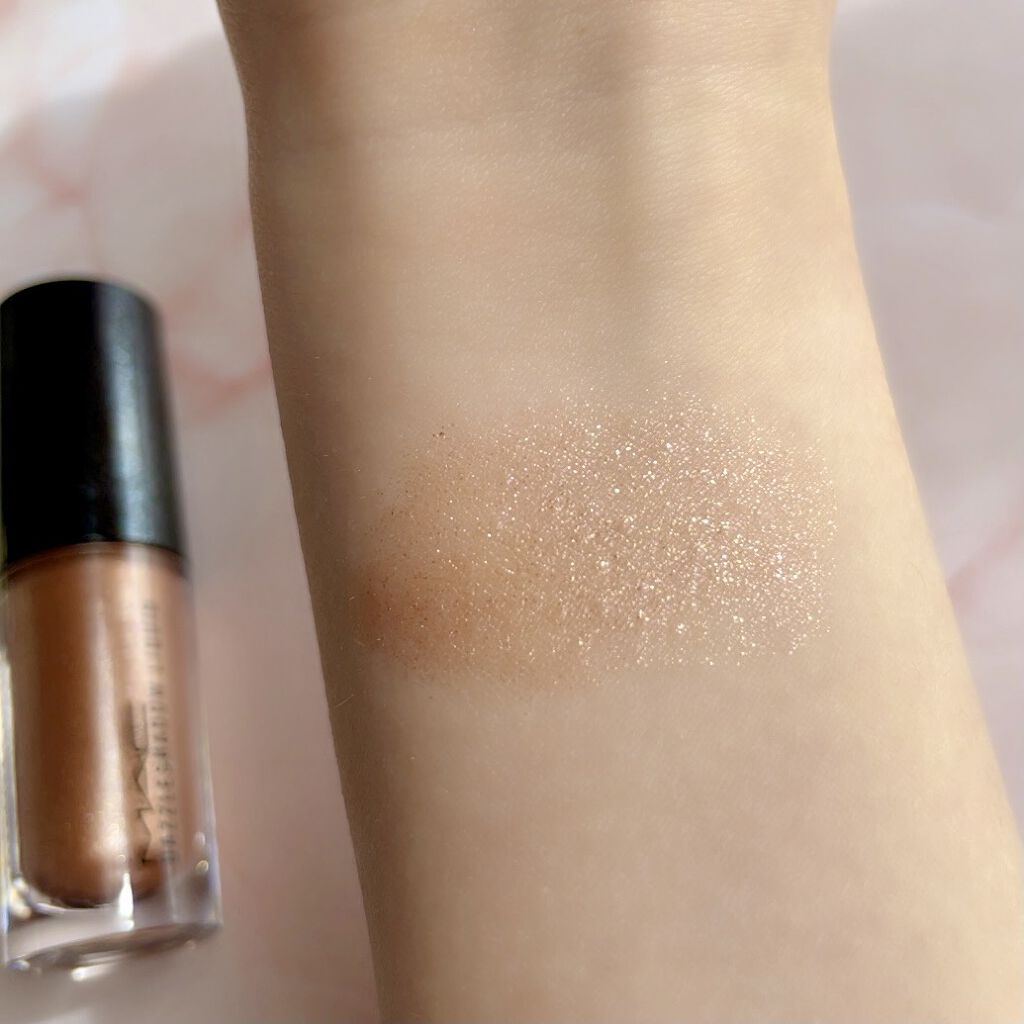 ダズルシャドウ リキッド/M・A・C/リキッドアイシャドウを使ったクチコミ（3枚目）