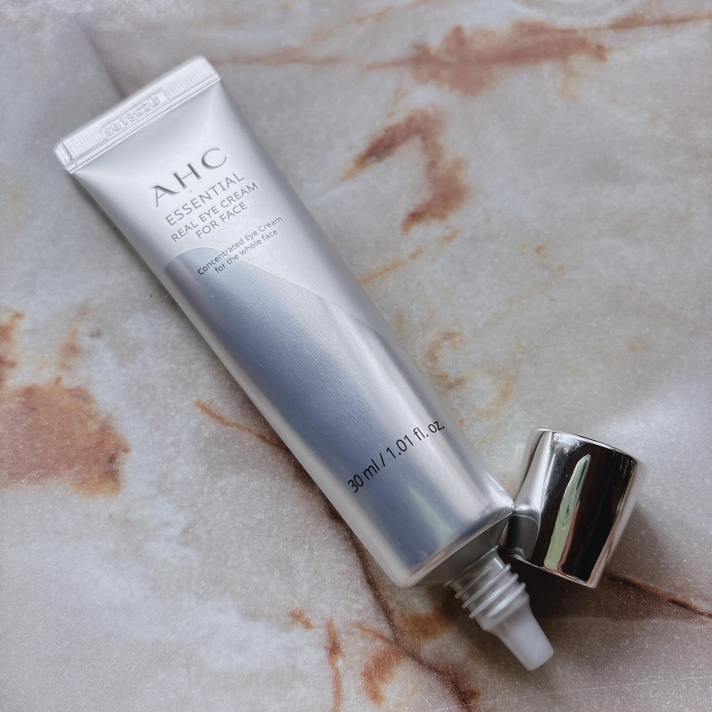 エッセンシャル リアル アイクリーム フォーフェイス/AHC/アイケア・アイクリームを使ったクチコミ（2枚目）