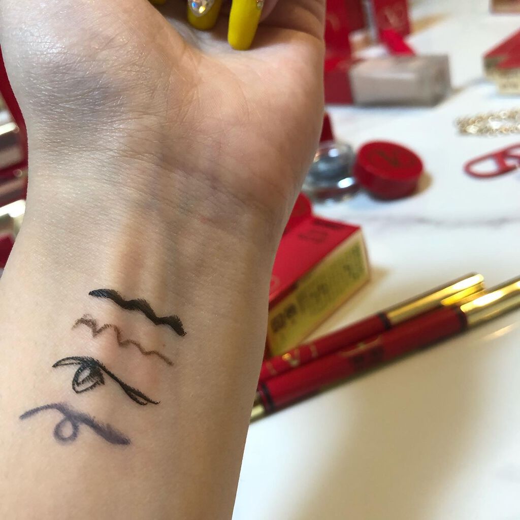 ツインライナー /ヴァレンティノ ビューティ/リキッドアイライナーを使ったクチコミ(2枚目)