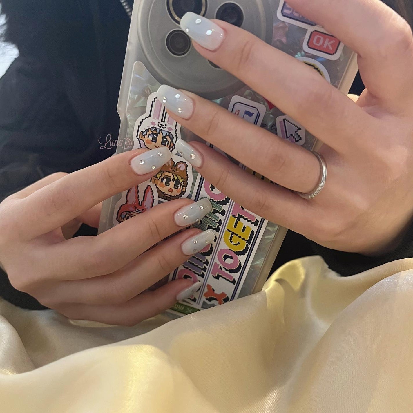 Iuna. Mizuki on LIPS 「.🧊🤍#nail#nailstagram#gelnail#ジ..」(1枚目)