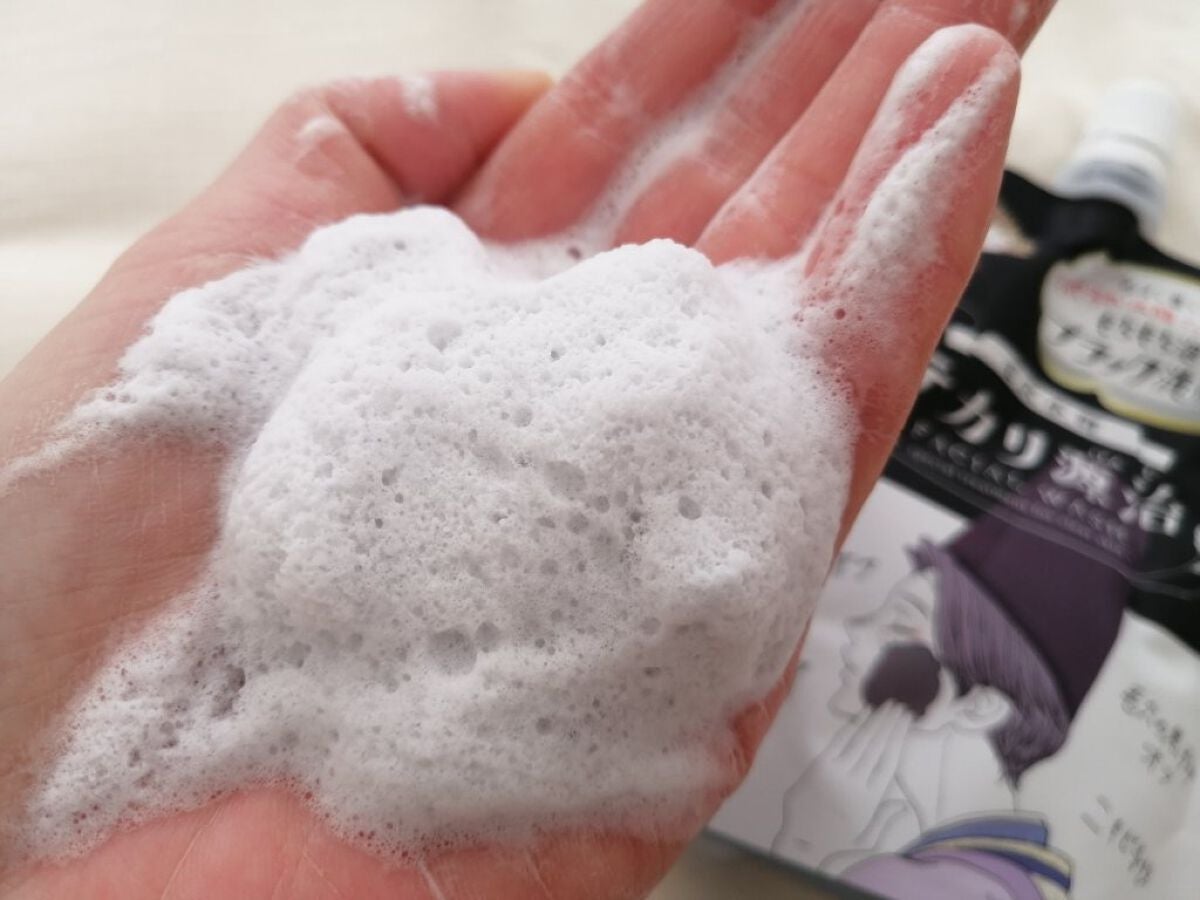 毛穴小町 テカリ源治 もちもちブラック洗顔/クリアターン/洗顔フォームを使ったクチコミ(4枚目)