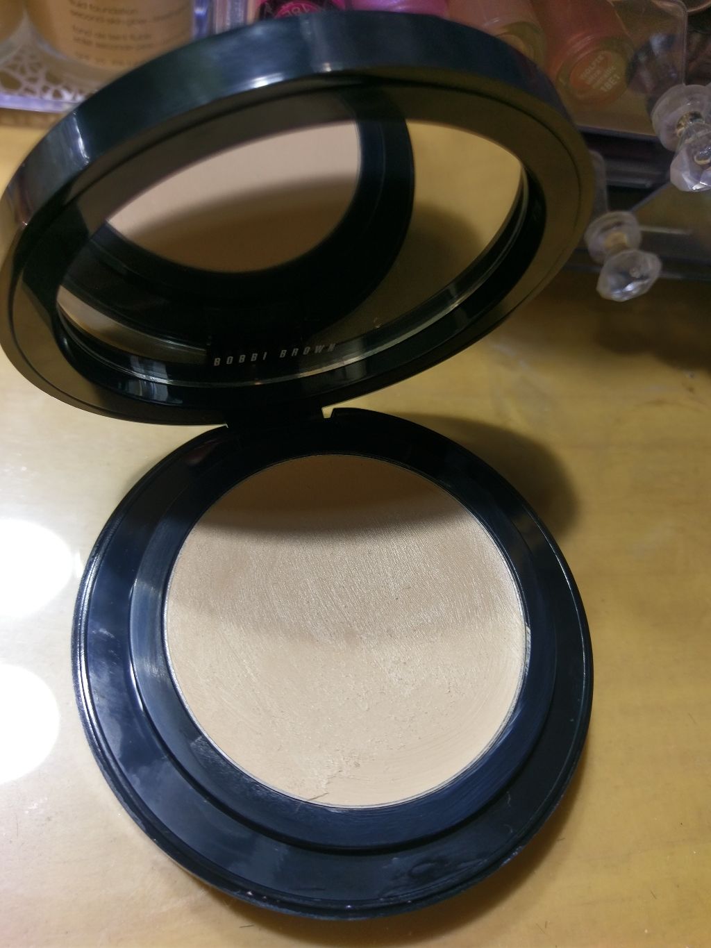 スキン ロングウェア ウェイトレス コンパクト ファンデーション SPF 30 (PA+++)/BOBBI BROWN/クリーム・エマルジョンファンデーションを使ったクチコミ(2枚目)