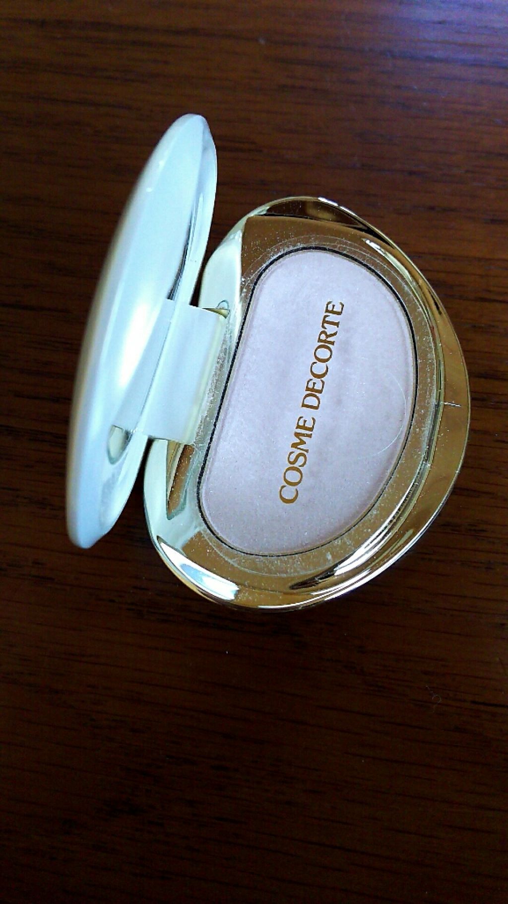 くるるんのクチコミ「コスメデコルテ
ライトフォーカスSP003

薄紫のアイカラベース、ハイライトカラー🎵
他には.....」（2枚目）